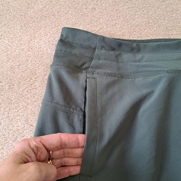 Kirkland Signature Active Skort Green Ladies Size XL Activewear Stretch NWT - Picture 8 of 11